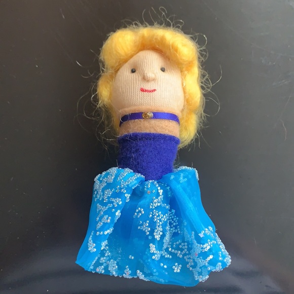 Handmade Princess Finger Puppets - Picture 4 of 6